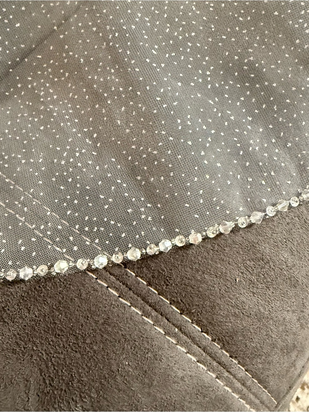 Sparkling Crystal-Edged Wedding Veil - White - Picture 4 of 12